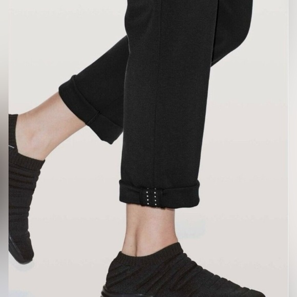 Lulu NWT On the Move Pants 28” - Women’s 2 Black - Picture 8 of 16